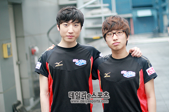 STX 승리의 수훈갑인 이신형(왼쪽)과 조성호.