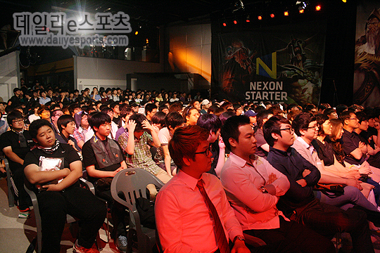 NSL 결승전을 보기 위해 곰TV 스튜디오를 가득 메운 관중들.