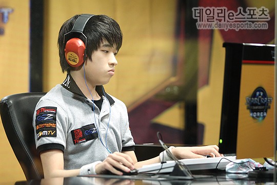 WCS 코리아, 이신형과 이영호 '극과 극'