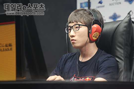 스타테일 최지성, 이신형의 WCS 12세트 연승 저지