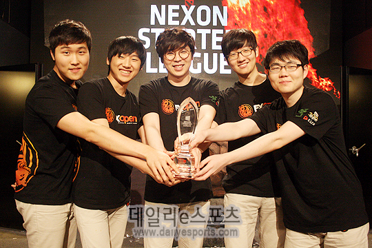 NSL에서 우승을 거뒀던 FXOpen 도타2팀.