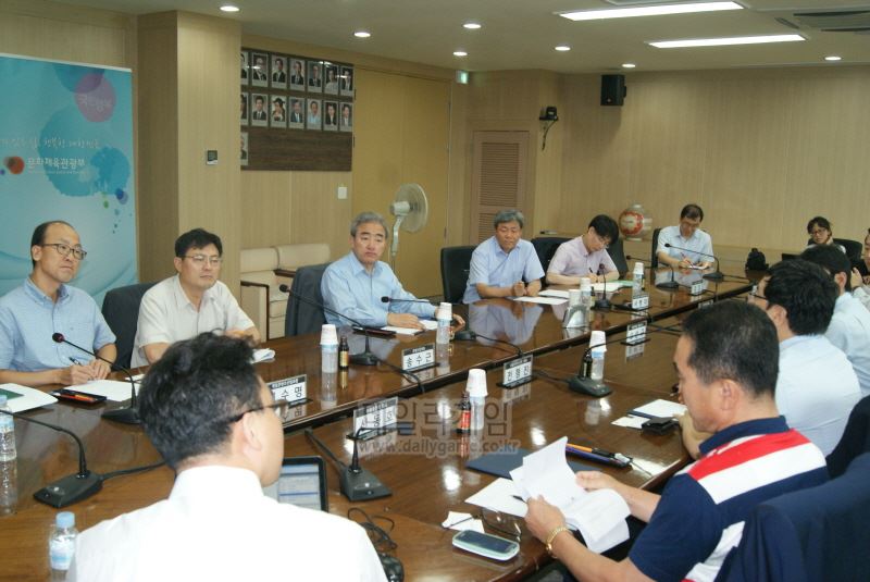 1일 문화부 대회의실에서 건전 아케이드 게임 사전 제작지원 선정업체 간담회가 열렸다.