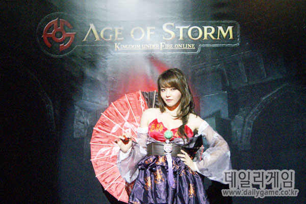 네오위즈 '에이지오브스톰' 코스프레 모델 화보