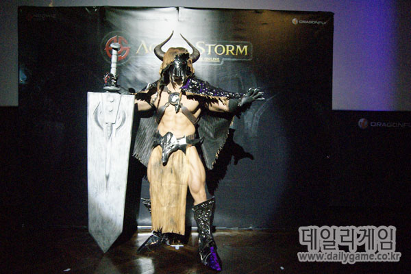 네오위즈 '에이지오브스톰' 코스프레 모델 화보