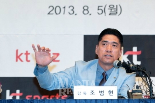 ▲KT위즈의초대감독으로선임된조범현감독.스카우트팀조찬관팀장과각별한인연을자랑한다.사진│KT위즈