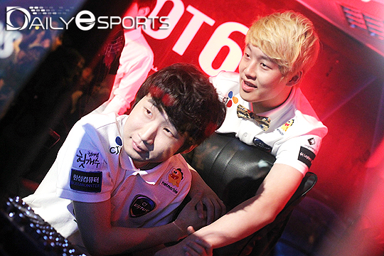 CJ 프로스트 정민성(앞)과 이창석