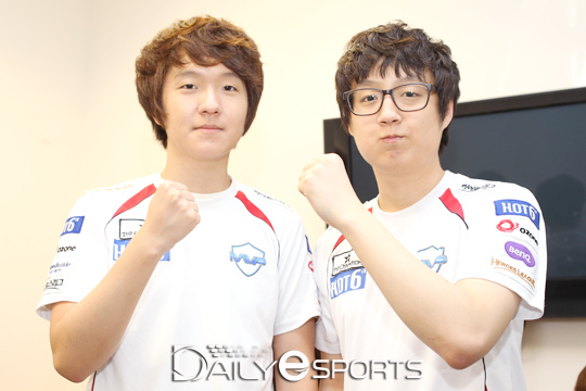 MVP 오존의 정글러 '댄디' 최인규(왼쪽)과 서포터 '마타' 조세형.