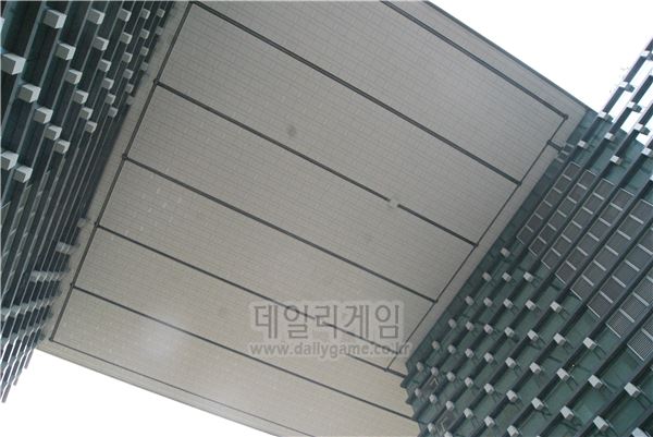 엔타워와 씨타워를 잇는 브릿지. 야간에는 별(?)이 보인다고.