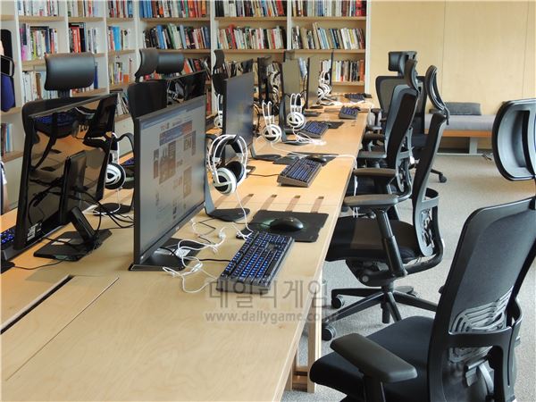 엔씨소프트 직원들이 자유롭게 이용할 수 있는 게임용 PC