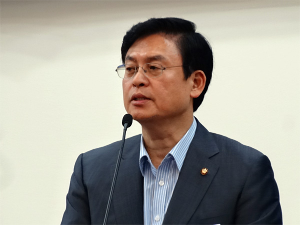 새누리 정우택 최고의원, 전병헌 회장 '롤코스프레' 비난 '눈총'