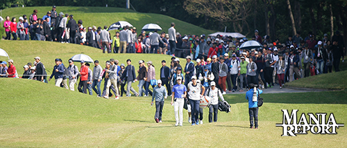 ▲17일열린제56회코오롱한국오픈1라운드대회에서매킬로이가2번홀에서이동하는데많은갤러리가따라가고있다.사진