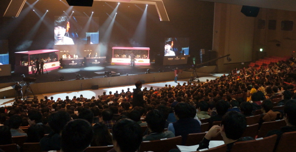 2012년 부산 지스타서 진행된 올림푸스 리그 오브 레전드 챔피언스 윈터 2012-13의 개막전.