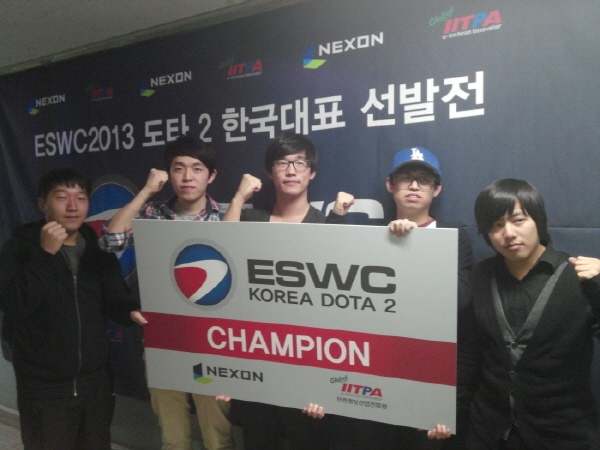 도타2 한국 대표 팀 자격으로 ESWC 2013에 출전하는 무한.