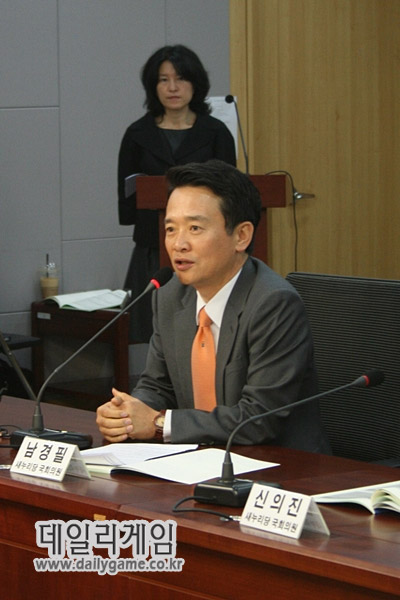 남경필 K-IDEA 협회장이 모두 발언을 진행하고 있다.