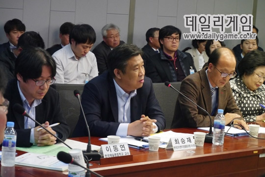 이동연 한국예술종합학교 교수(좌측부터), 최승재 한국인터넷PC방협동조합 이사장, 이수명 문화체육관광부 게임콘텐츠산업과장