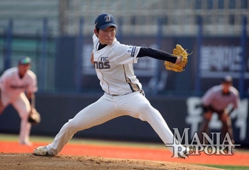 ▲2년전NC가2차드래프트에서선택한이재학은신인왕타이틀획득으로기대이상의활약을펼쳤다.사진│NC다이노스