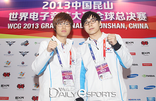 WCG 2013 그랜드파이널 스타크래프트2 부문 결승에 오른 김민철(왼쪽)과 김정훈