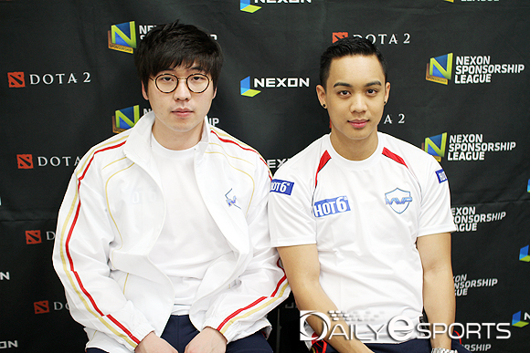 MVP '마치' 박태원(왼쪽)-'데몬' 지미 호.