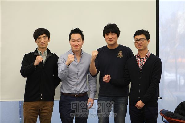 좌측부터 리니지2 컨텐츠사업팀 조상원 팀장, 커뮤니티사업팀 강정수 팀장, 남택림 기획팀장, 시스템디자인팀 안지섭 팀장