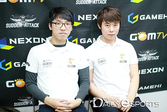 퍼제 김두리(왼쪽)-문학준