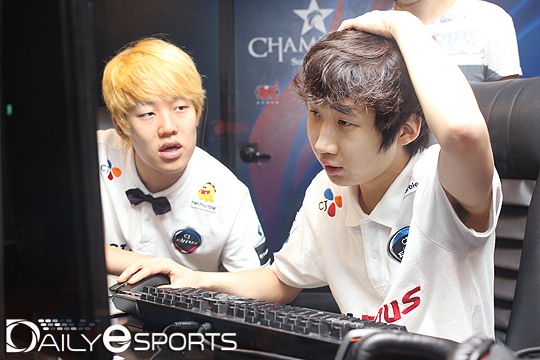 CJ 엔투스 프로스트의 '래피드스타' 정민성(오른쪽)