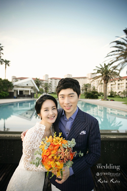 지난 2012년에 공개된 김가연(왼쪽)과 임요환의 웨딩사진.