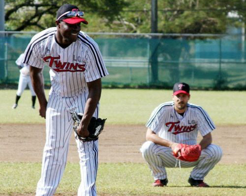 ▲부상당한리즈(사진좌)의거취를놓고LG와김기태감독의고민이시작됐다.사진│LG트윈스