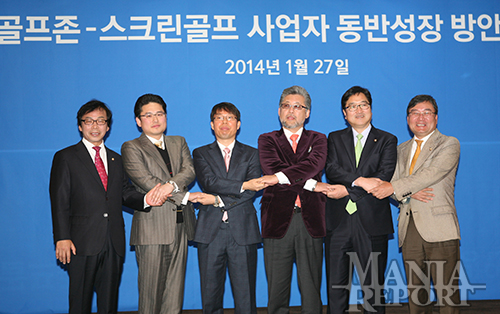 ▲이완영새누리당의원,권유식골프존사업주대표,장성원골프존전무,연대성한국시뮬레이션골프문화협회회장,우원식민주당최고의원,이상직민주당의원(좌측부터).사진