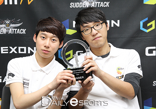 퍼스트제너레이션 김지웅(왼쪽)-김두리