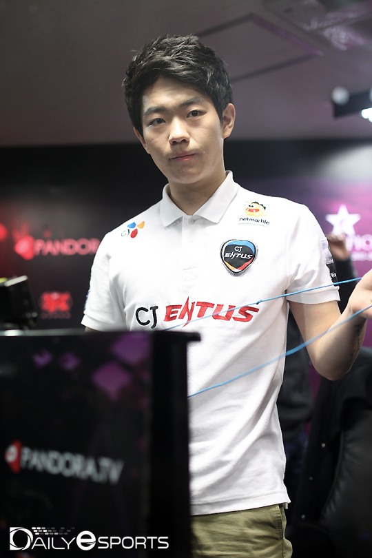 한 시즌만에 CJ 유니폼을 벗게 된 '막눈' 윤하운.