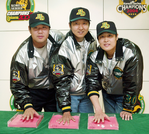 ▲현대유니콘스시절의임선동(사진맨왼쪽).사진│넥센히어로즈