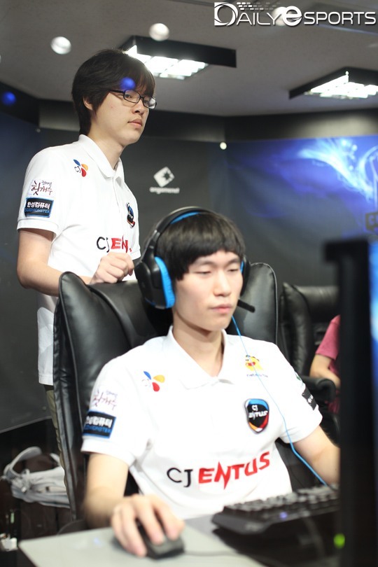 '캡틴 잭' 강형우(위)와 '헬리오스' 신동진.