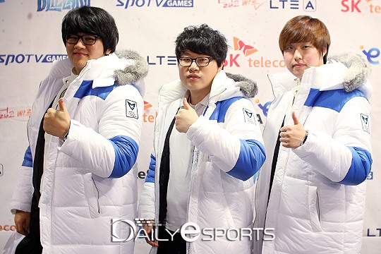 삼성 갤럭시 칸의 저그 라인. 왼쪽부터 이영한, 강민수, 신노열.