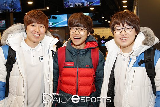 테란과의 종족 최강전에서 승리를 거둔 저그 신노열, 김민철, 강민수(왼쪽부터).