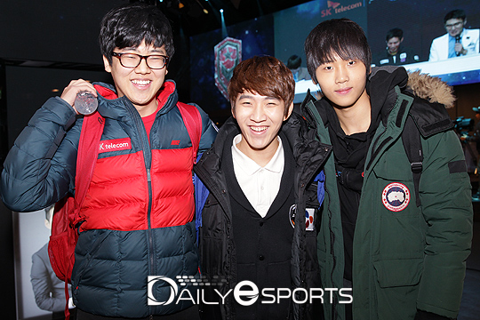 종족최강전에서 테란과 저그를 격파한 프로토스 원이삭, 김준호, 장현우(왼쪽부터).