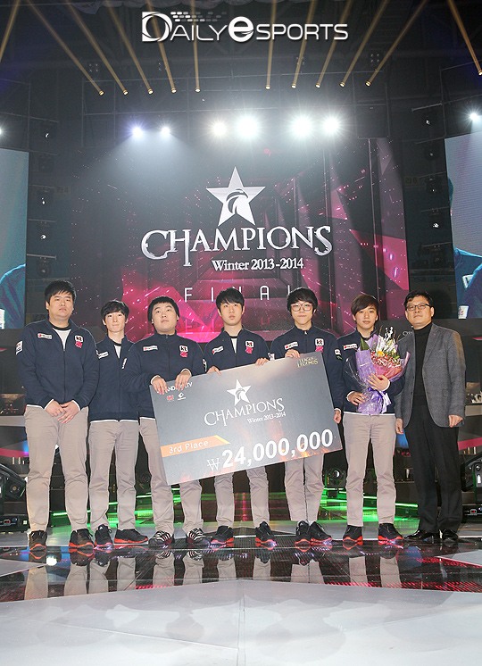 판도라TV 리그 오브 레전드 챔피언스 윈터 13-14 시즌 3위를 차지한 KT 롤스터 불리츠.