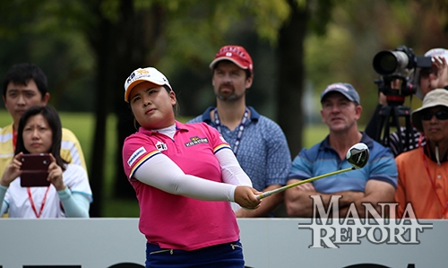 ▲박인비가27일(한국시간)열린미국여자프로골프(LPGA)투어HSBC위민스챔피언스1라운드9번홀에서강한티샷을날리고있다.사진