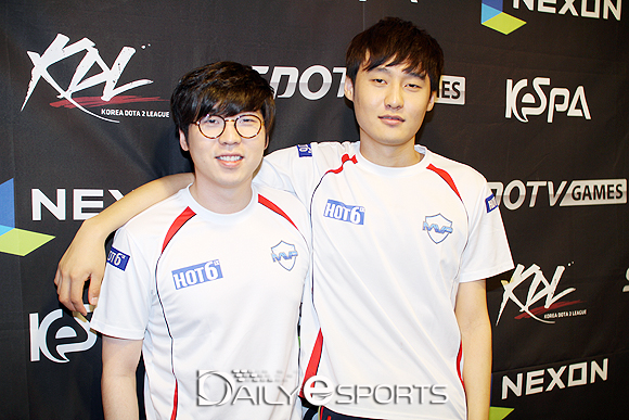 MVP 피닉스 박태원(왼쪽)과 이준영.