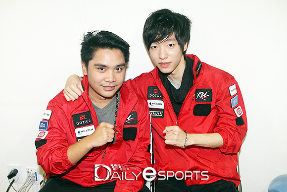 EoT 해머 지오 마다약(왼쪽)-권평