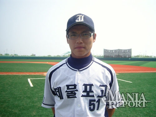 ▲제물포고시절의홍유상.사진│김현희기자