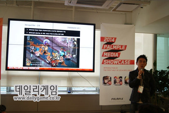 파라노이드조이 강지훈 대표와 '데미갓워'.