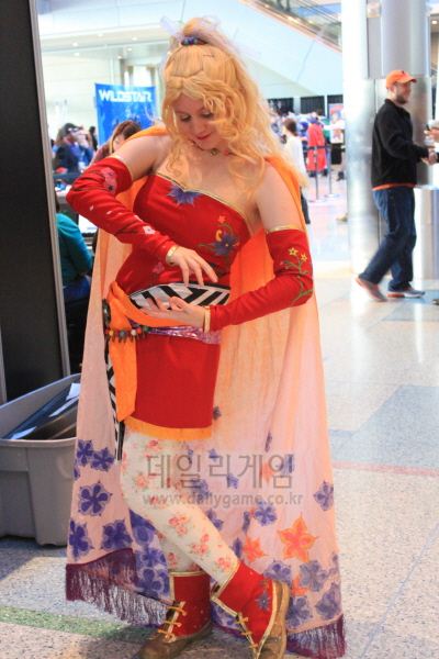 저 분은 저렇게 저에게 마법을 쏘셨습니다.