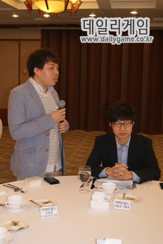 퍼펙트월드 신중호 한국 사업그룹실장(좌측)과 이홍의 한국 사업그룹장.