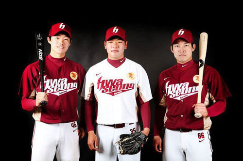 ▲화성히어로즈출범등넥센은프로야구에서신선한바람을불어넣고있다.이모습을故이화수대리가봤다면어땠을까.사진│넥센히어로즈