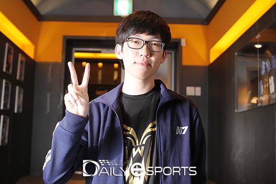 요이 플래시 울브즈 강초원