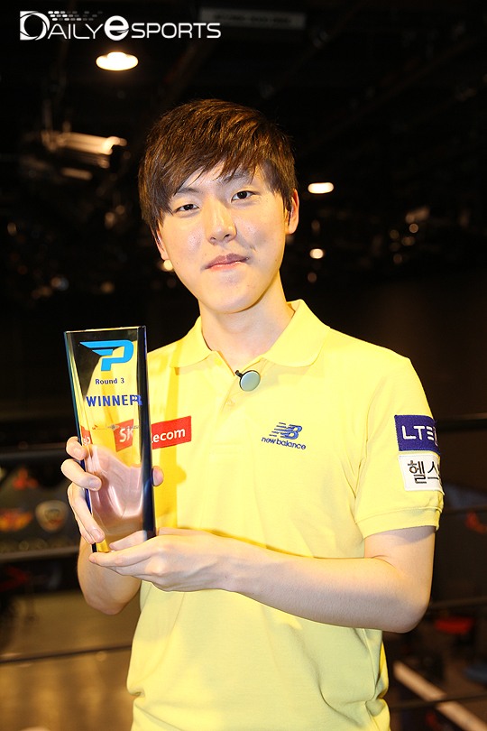 프로리그 3라운드에서 SK텔레콤이 우승하는데 혁혁한 공을 세운 김도우가 WCS에서 실력 발휘에 나선다.