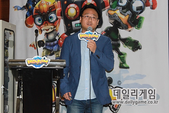 조이맥스 최성호 개발본부장이 '아이언슬램'에 대해 설명하고 있다.