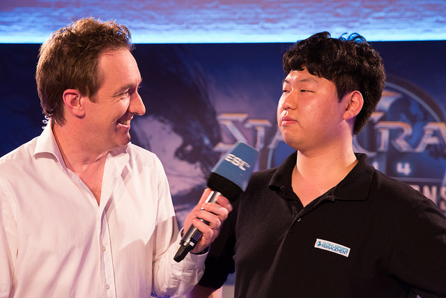 WCS 유럽 8강에서 강초원과 대결하는 장민철(사진출처=Electronic Sports League(ESL))