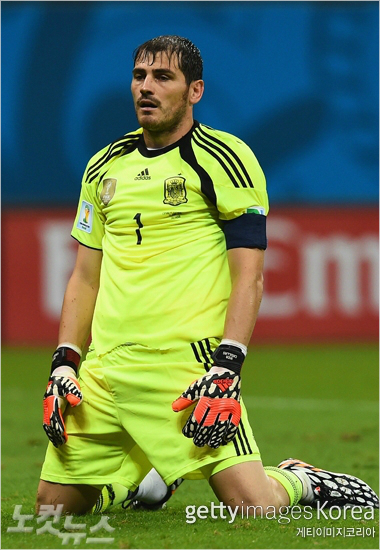 '카시야스,일어나라'스페인이네덜란드와1차전참패의아픔을딛고19일(한국시각)칠레와브라질월드컵B조2차전을치른다.골키퍼카시야스를비롯한수비진이얼마나회복될지가관건이다.(사진=게티이미지)