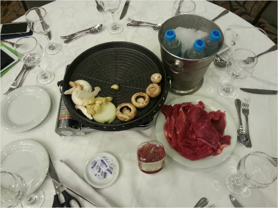 축구대표팀은러시아전을마치고베이스캠프가차려진포스두이구아수로이동해김치찌개와소고기구이로지친체력을회복했다.(자료사진=대한축구협회)